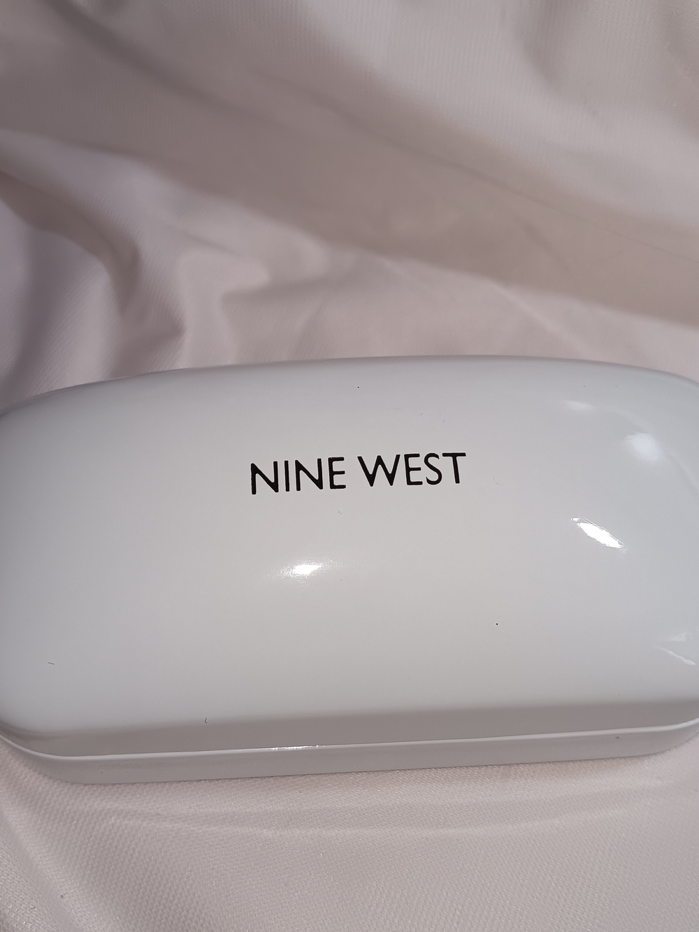 Nine West White Clamshell Glossy Hard Sunglasses/Eye Glass EUC
